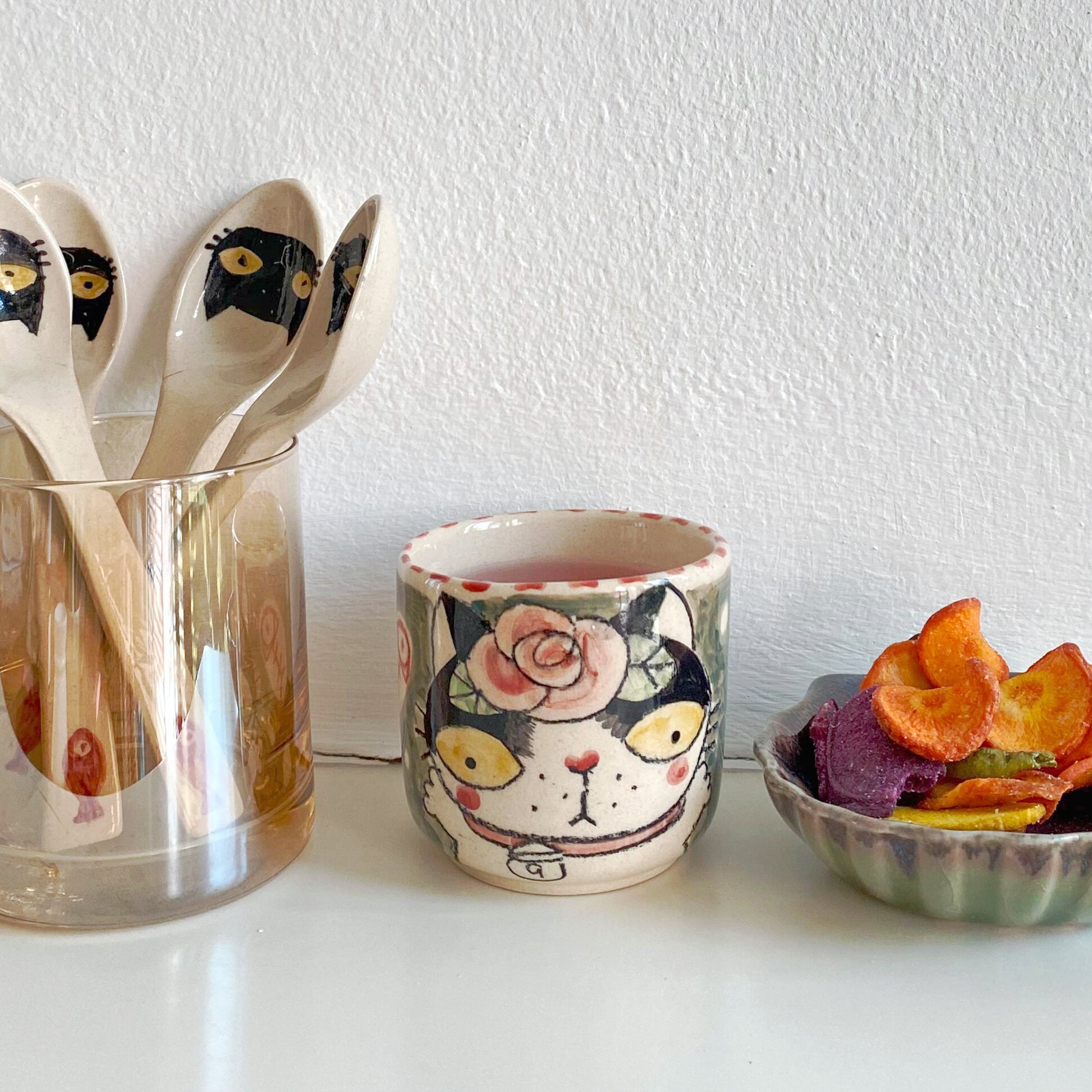 Ceramic cups with cat motif
