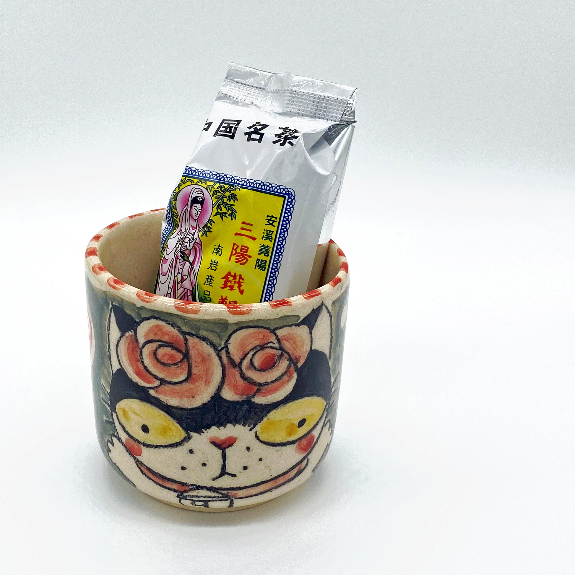 Ceramic tea cups with cat motif